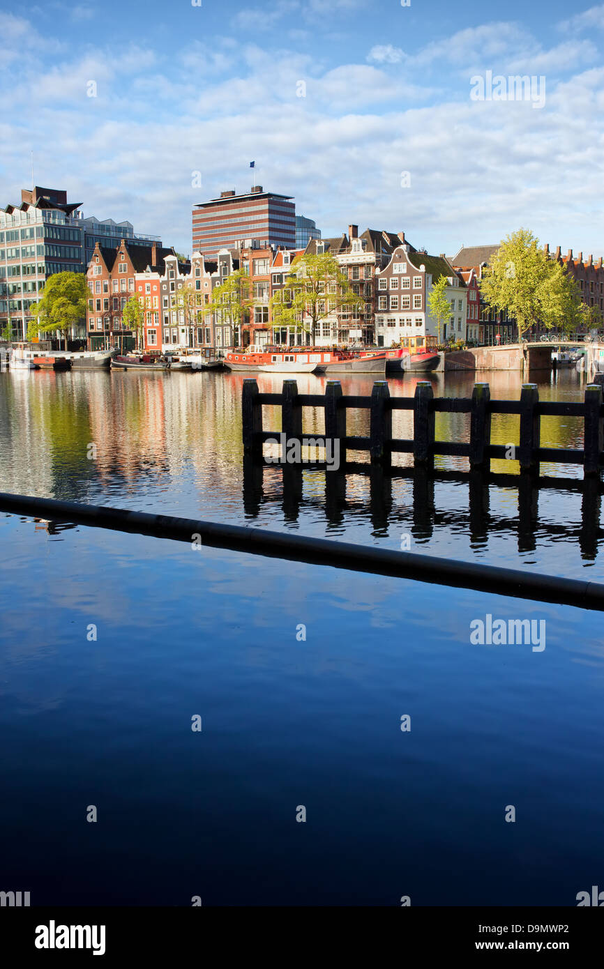 Città di Amsterdam la vista sul fiume, Paesi Bassi, North Holland provincia. Foto Stock