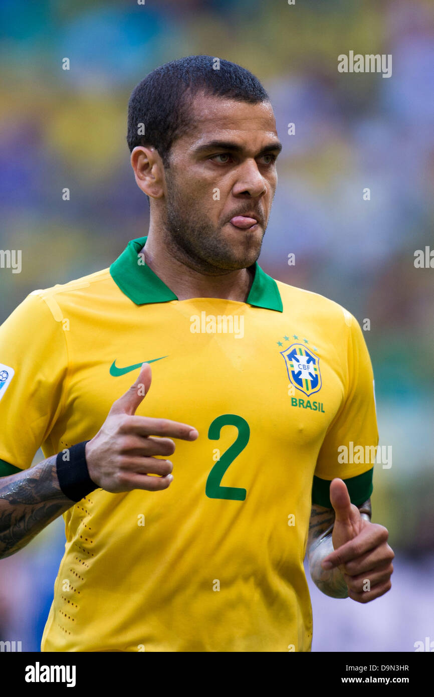 Daniel Alves (BRA), 22 giugno 2013 - Calcio : FIFA Confederations Cup Brasile 2013, Gruppo un match tra Italia 2-4 Brasile a Arena Fonte Nova Stadium di Salvador de Baia, Brasile. (Foto di Maurizio Borsari/AFLO) [0855] Foto Stock