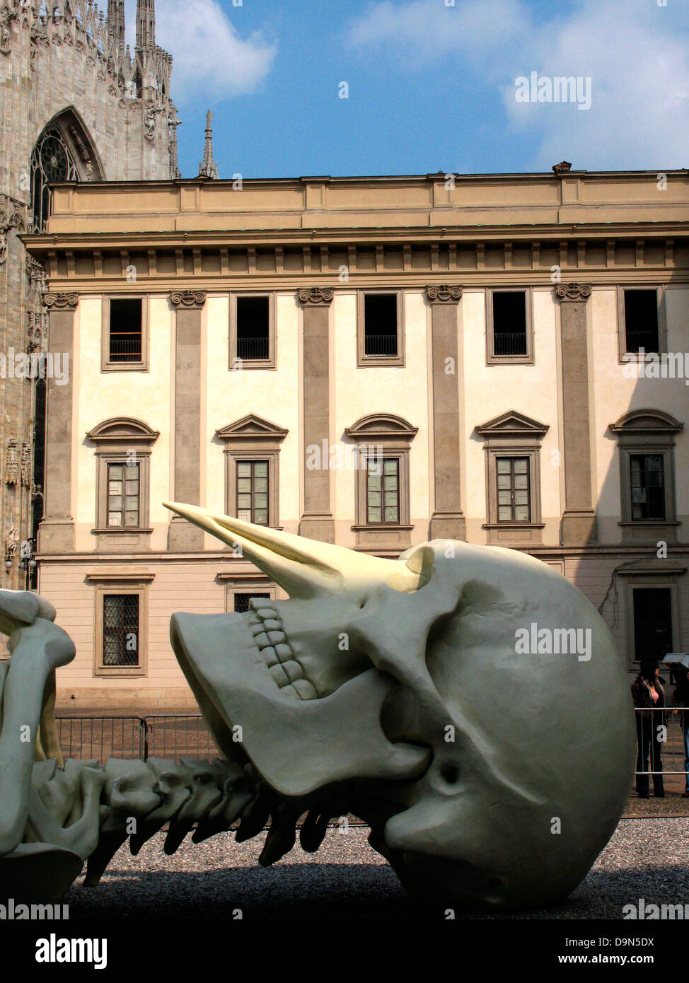 Scultura cosmica di magnete di Gino De Dominicis,Palazzo Reale,milano,  lombardia, italia Foto stock - Alamy