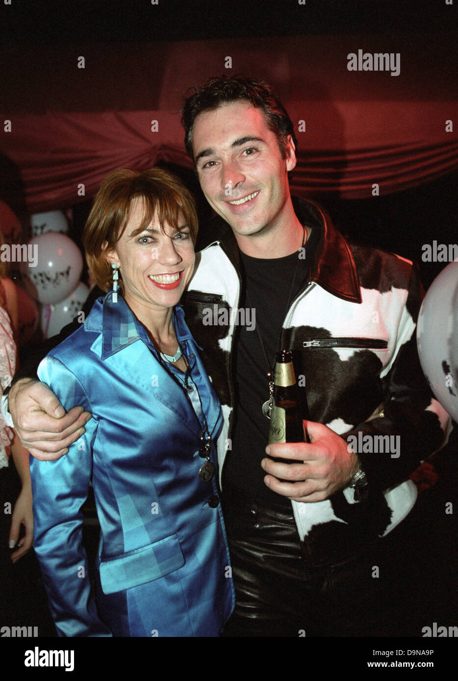 Autore Kathy Lette e Greg Wise attore in festa per la premiere del film "mucca pazza" Foto Stock