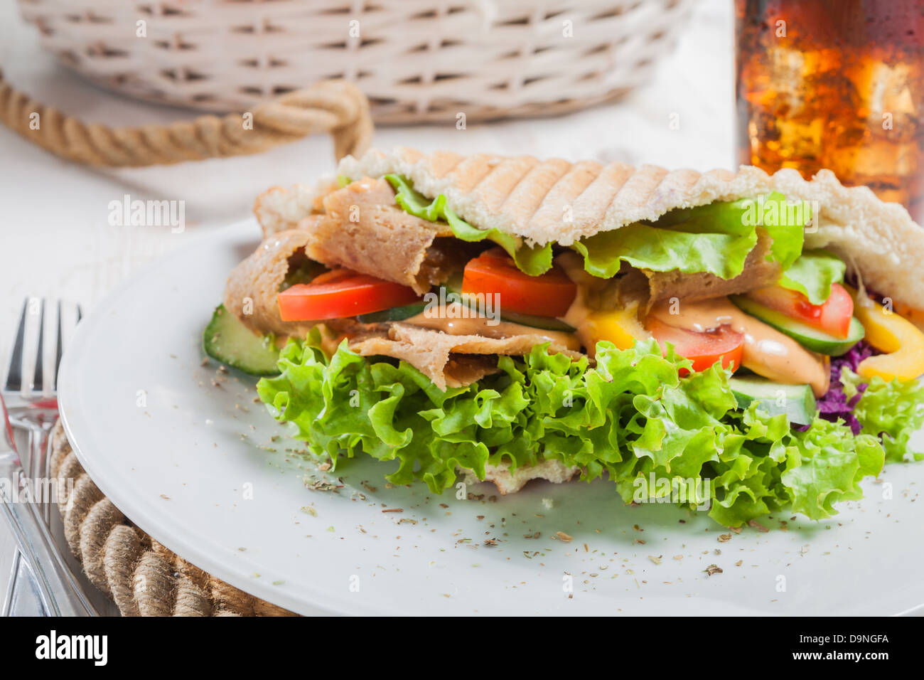 Kebab in pane pita close-up Foto Stock