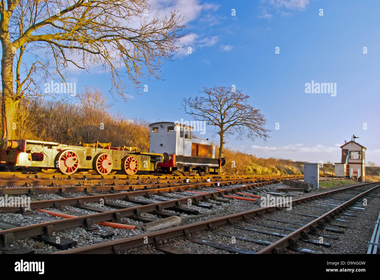 Arrugginimento treno diesel su Brampton Valley via linea ferroviaria Northamptonshire Regno Unito Foto Stock