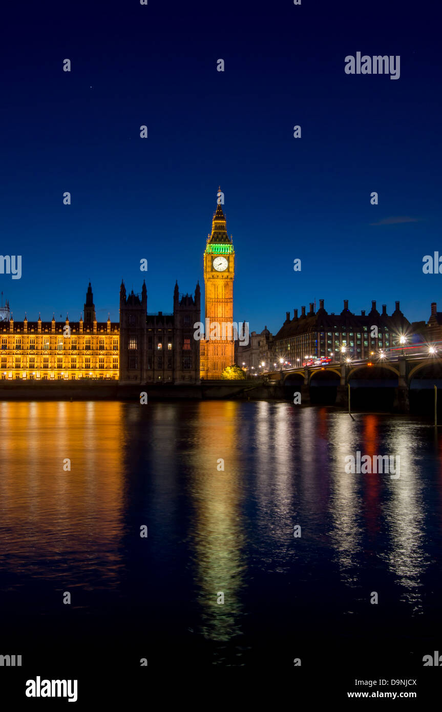 Regno Unito, Inghilterra, LONDON, casa del parlamento al tramonto Foto Stock