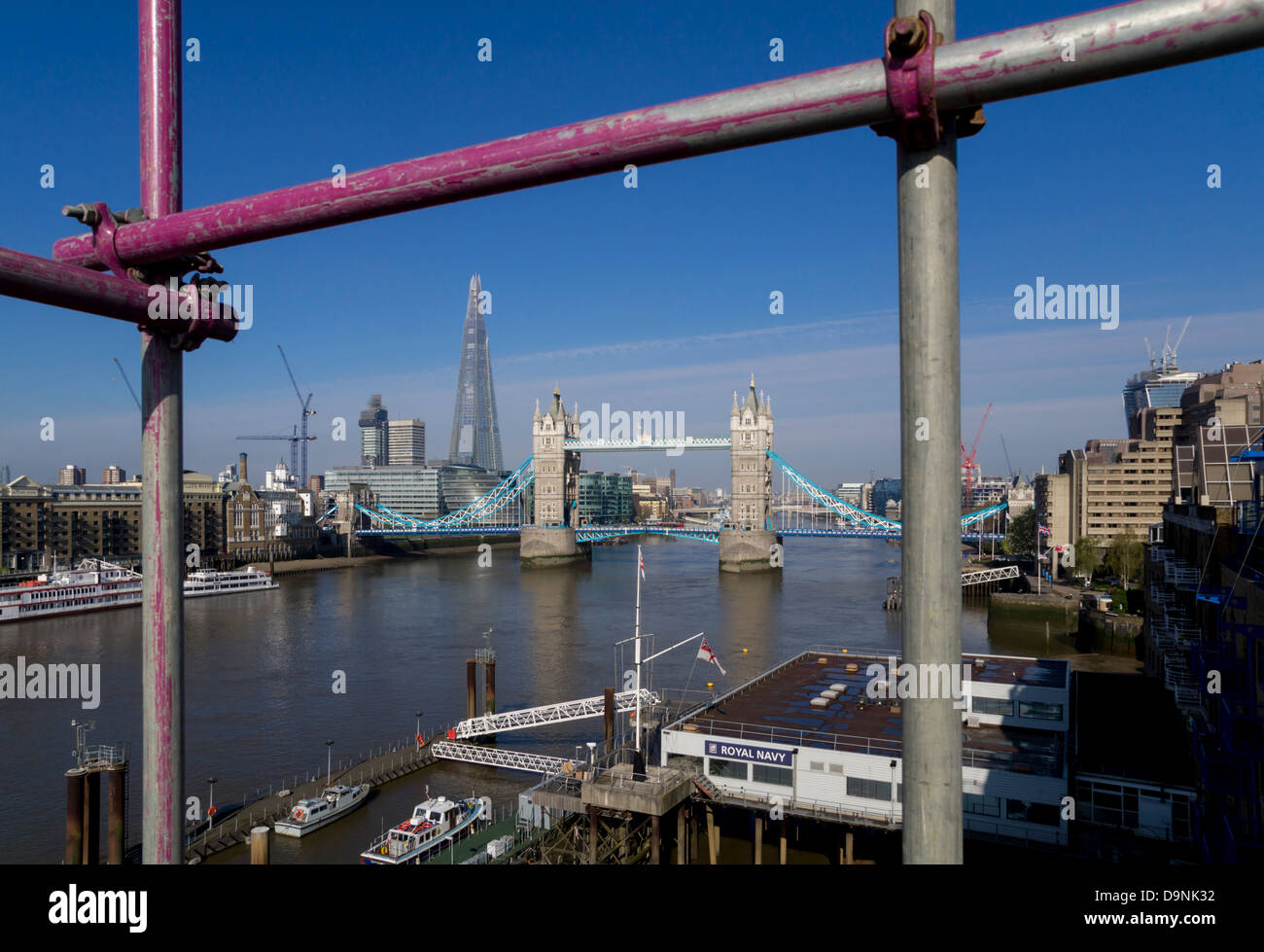Regno Unito, Inghilterra, Londra, il Tower bridge di shard ponteggi Foto Stock