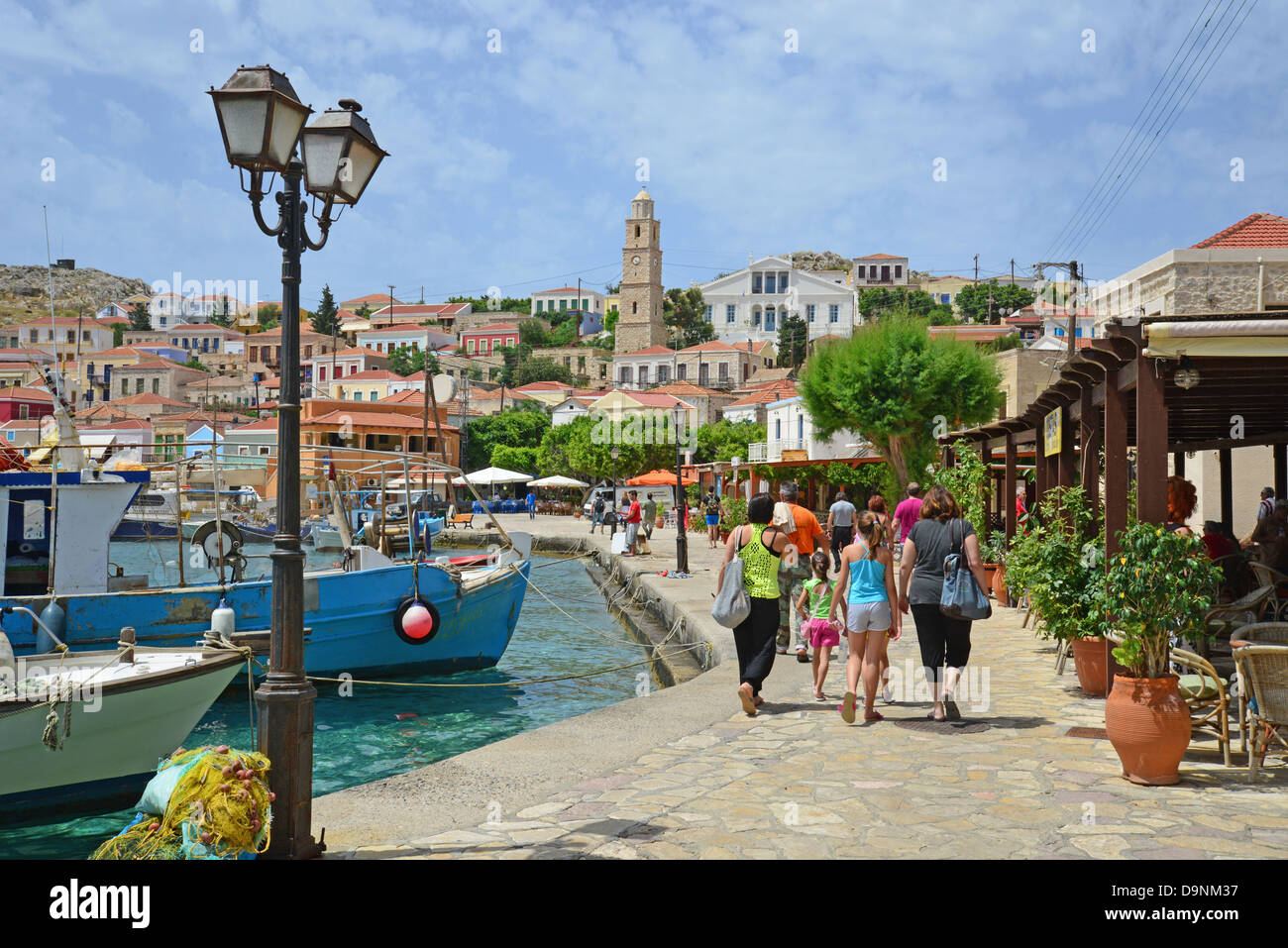 Lungomare, il porto di Emporio, Halki (Chalki), Rodi (Rodi) Regione, Dodecaneso, Egeo Meridionale Regione, Grecia Foto Stock