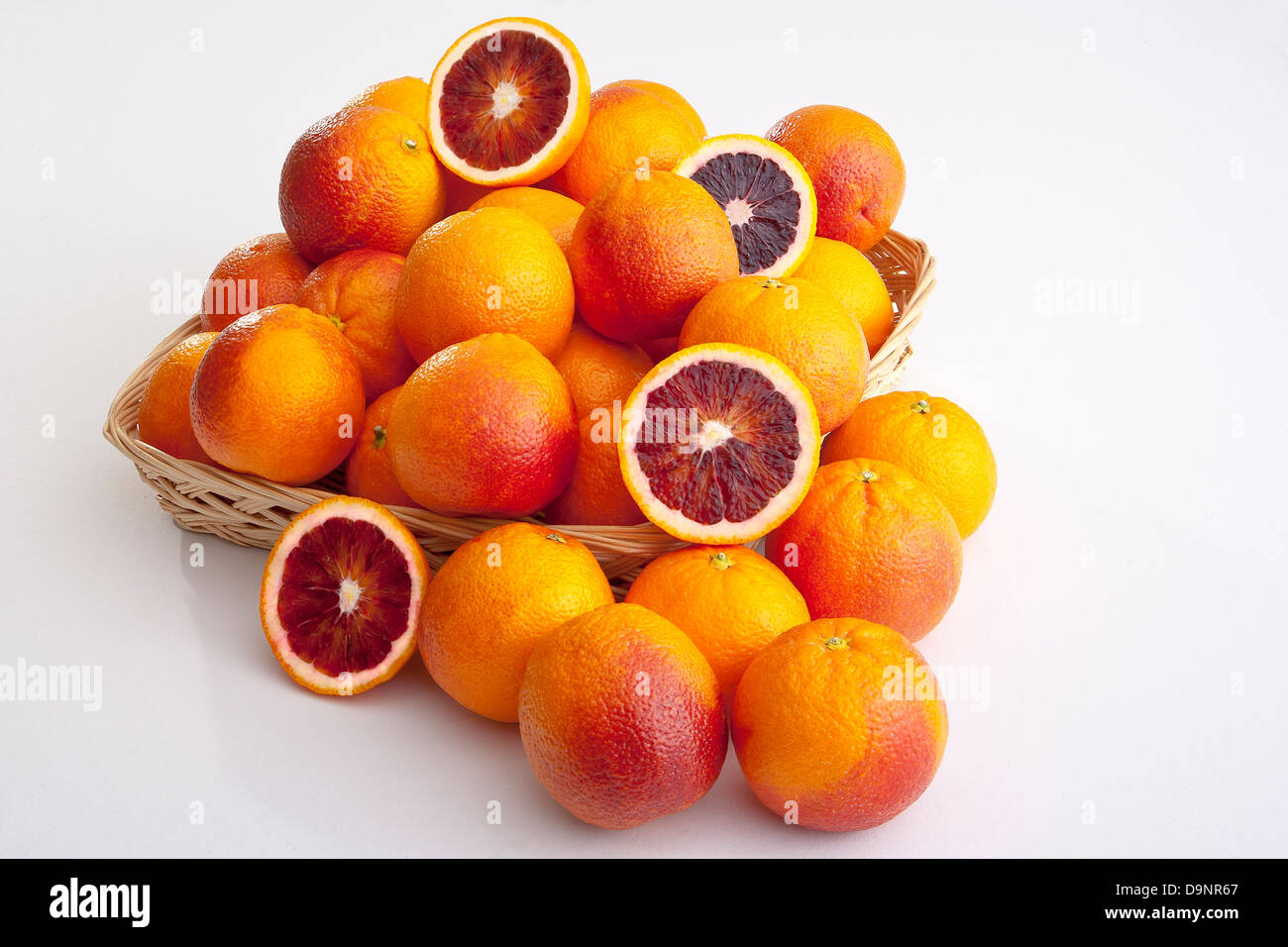 Arance sanguigne tagliare tutta gli agrumi arance fresco e salutare Foto Stock