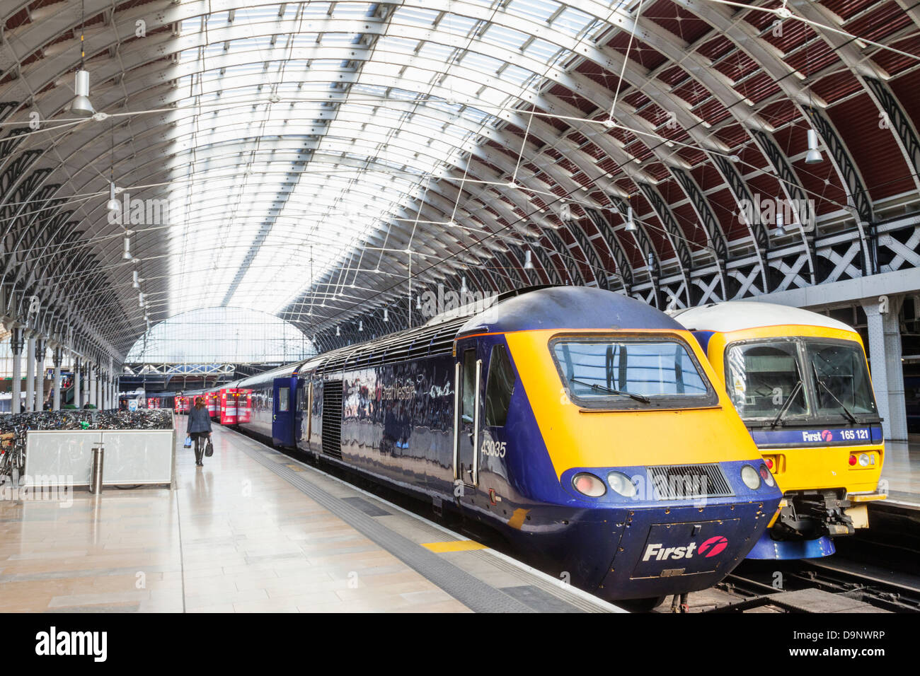 Inghilterra, Londra Paddington Station, stazione interno e treni Foto Stock