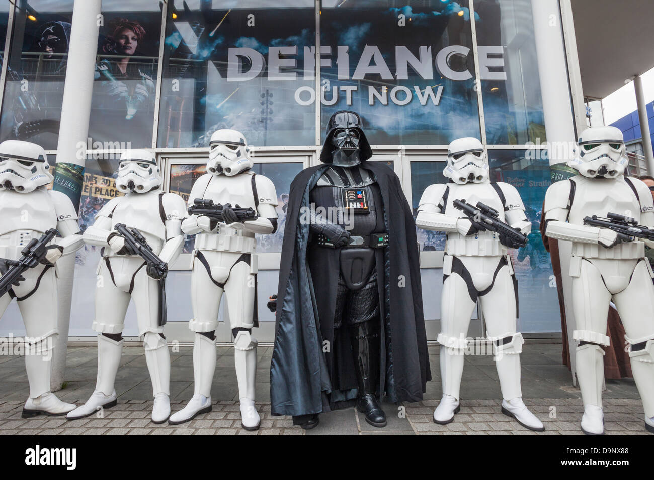 Inghilterra, Londra, Stratford, annuale Sci-fi sfilata in costume, Star Wars, Darth Vader e Stormtroopers Foto Stock