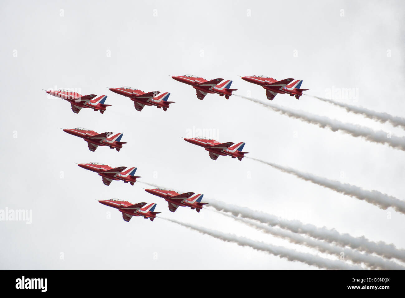 Le frecce rosse volare in formazione durante il loro eccitante display acrobatico a Weston aria giorno Weston-Super-Mare. Foto Stock