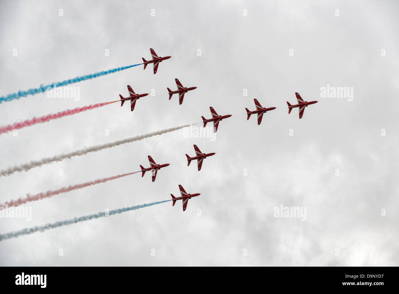 Le frecce rosse nella Concorde formazione durante la loro eccitante display acrobatico a Weston aria giorno Weston-Super-Mare. Foto Stock