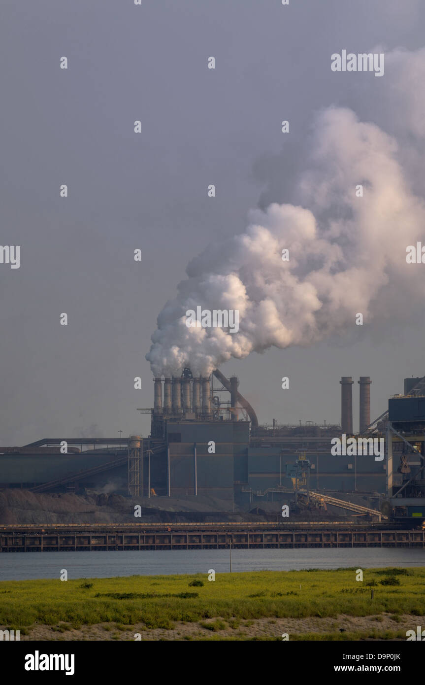 Industria pesante nel porto di Ijmuiden Paesi Bassi Foto Stock