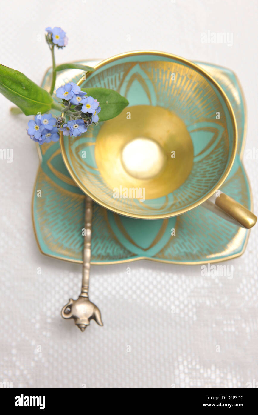 Elegante tazza e blossom Foto Stock