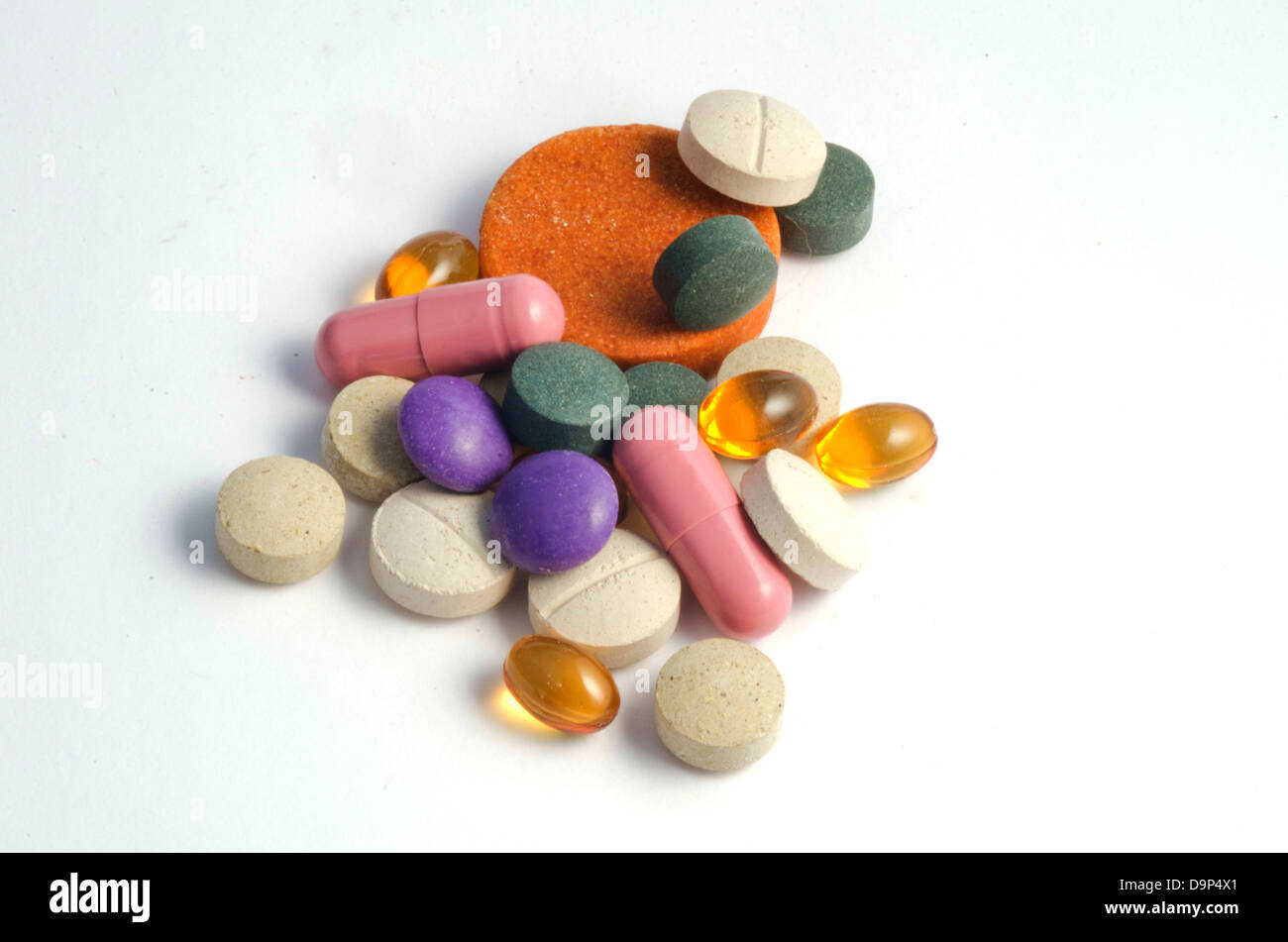 Medico rimedi per la salute, una pila di pillole e capsule farmaco Foto Stock
