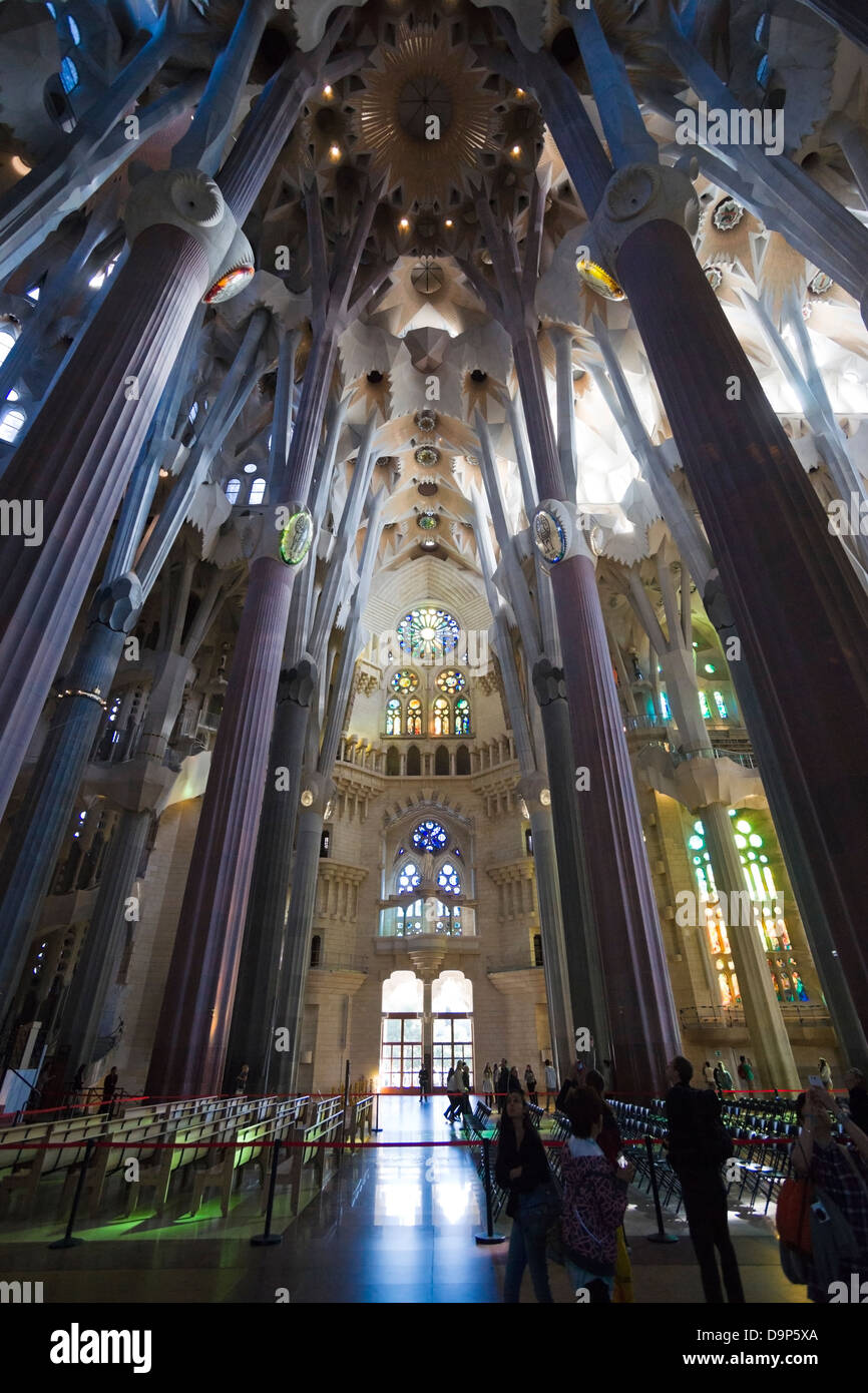 Basilica della Sagrada Familia, interno, Barcellona, Spagna Foto Stock