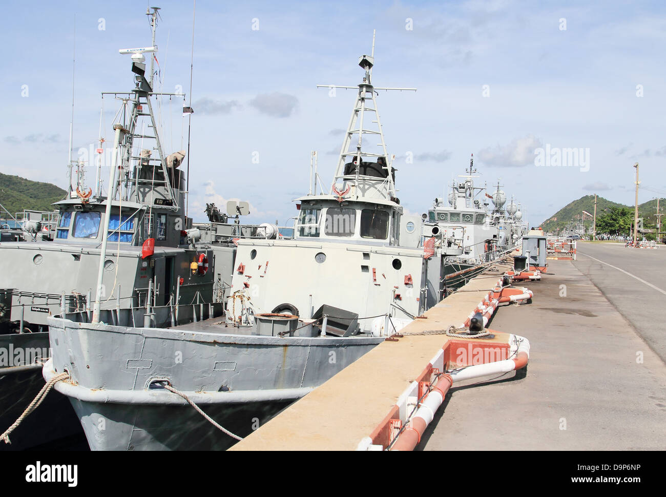 Immagine della Thailandia Coastal Patrol craft in stand by a marina porto di base Foto Stock