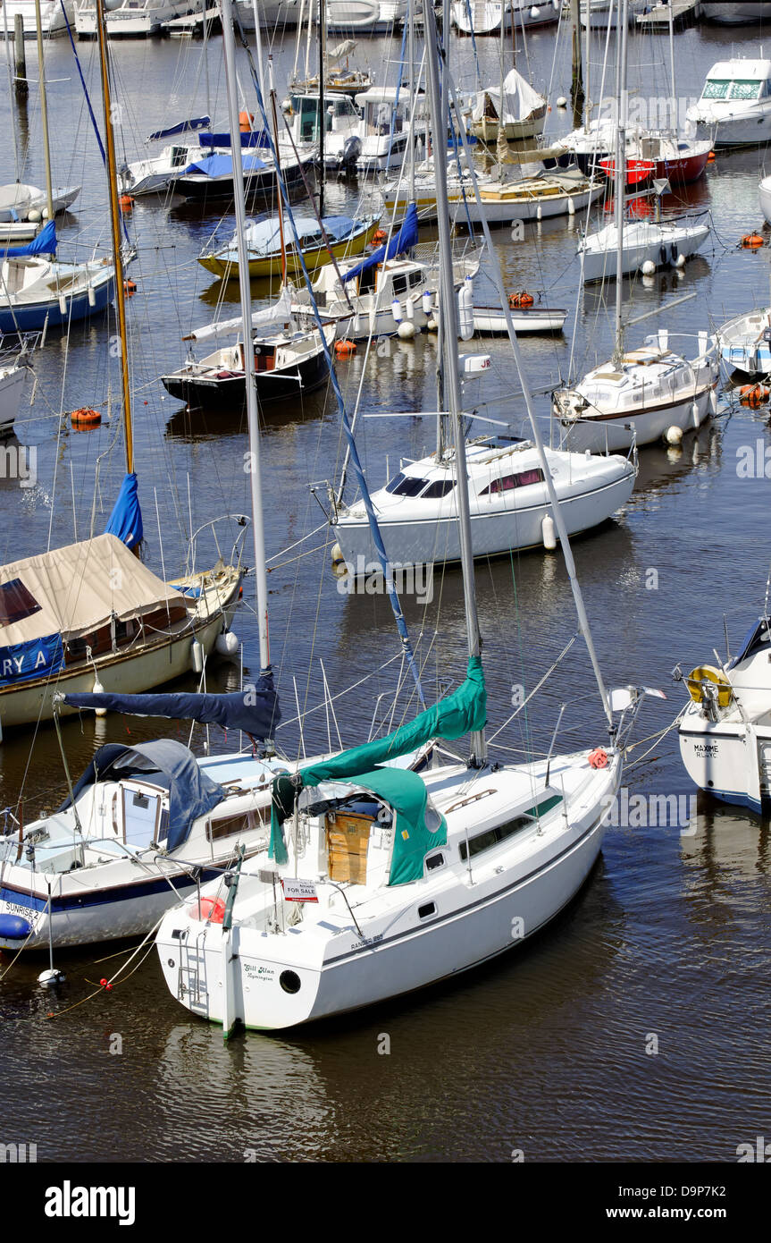 Porto e Yachts, Lymington, Hampshire, Inghilterra, Regno Unito, GB. Foto Stock