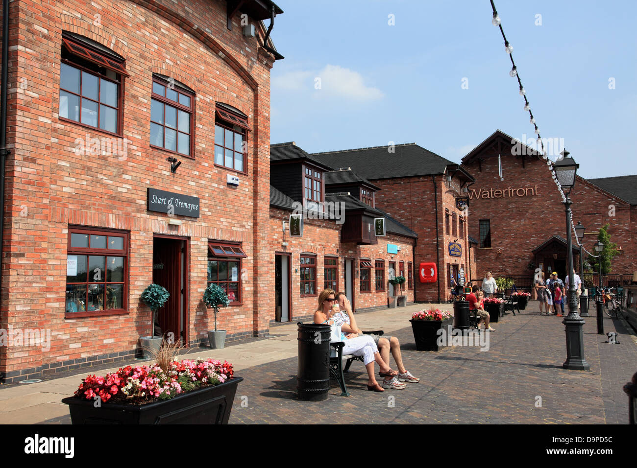 Il lungomare vicino a negozi e ristoranti a Barton Marina, un sviluppo privato vicino a Burton on Trent Foto Stock