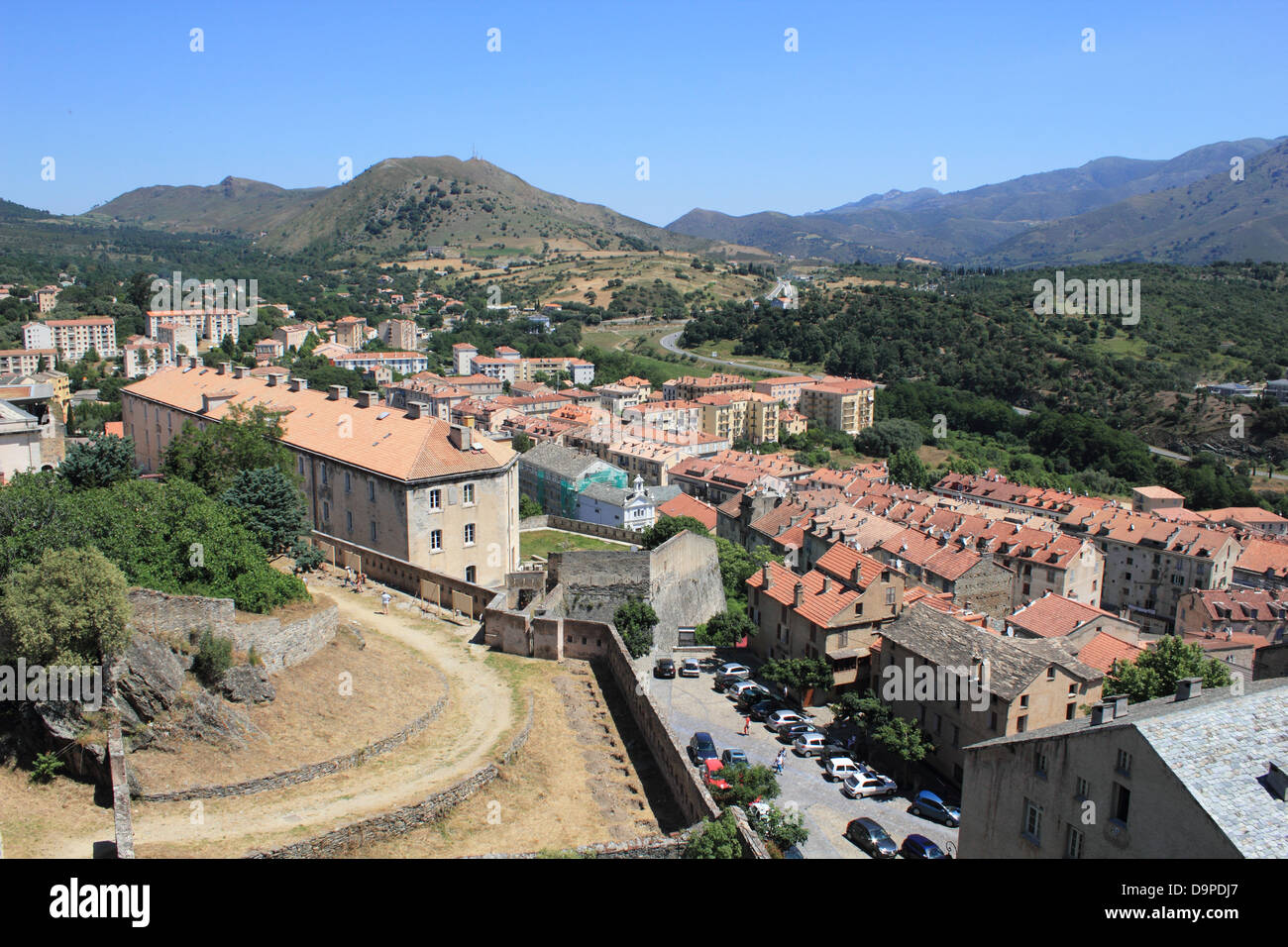 Vista della città dalla Cittadella di Corte, Corsica, Francia Foto Stock