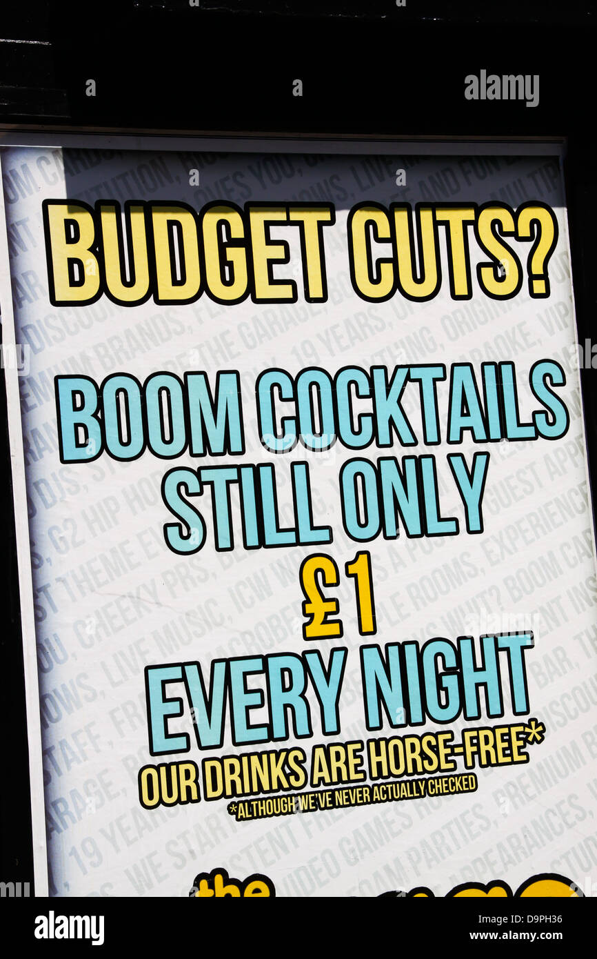 Segno pubblicità a buon mercato offerte di bevande Foto Stock