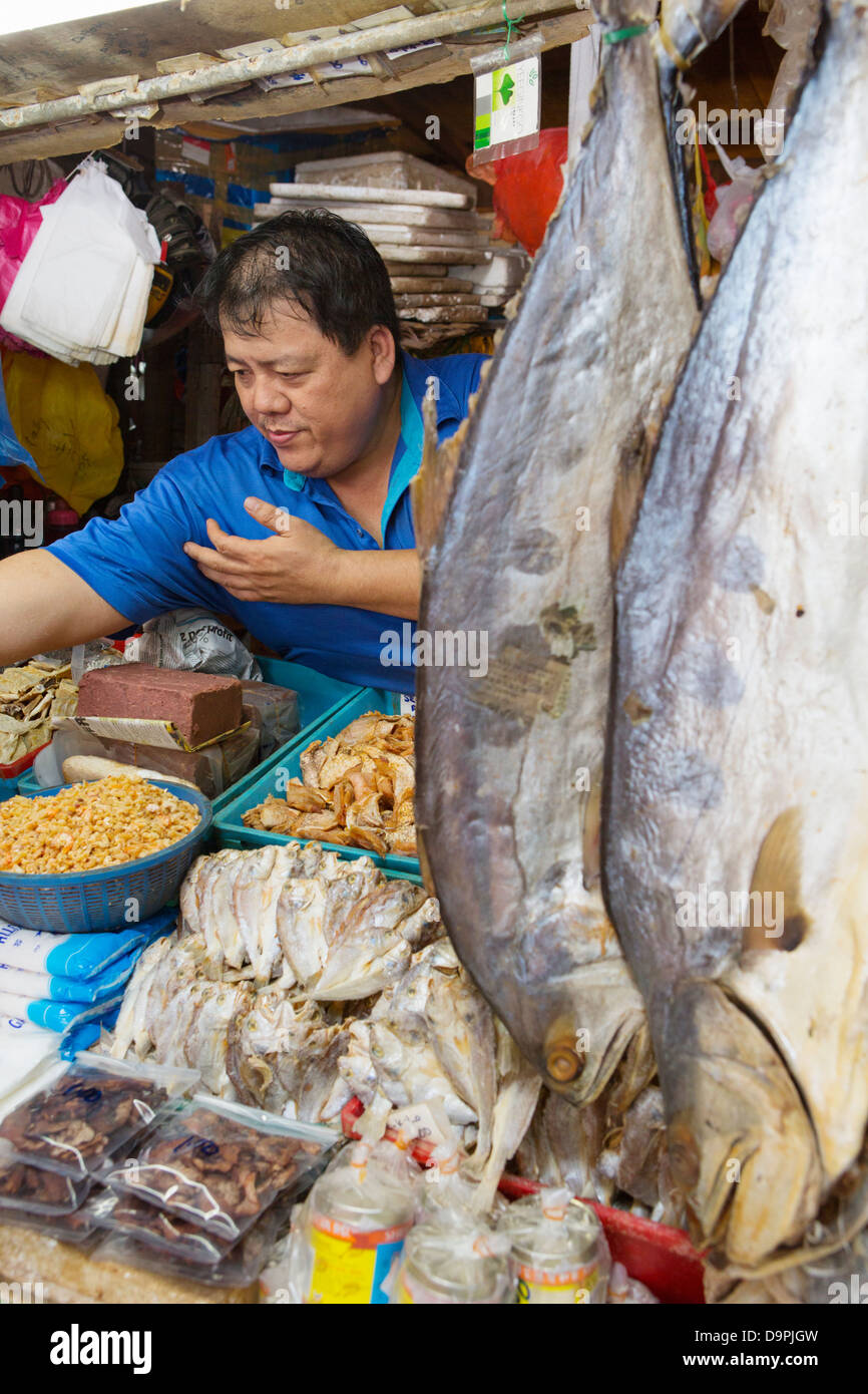 Pesci secchi in vendita, Chow Kit Mercato, Kuala Lumpur, Malesia Foto Stock