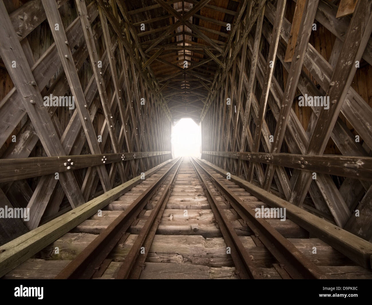 La luce alla fine del tunnel Foto Stock