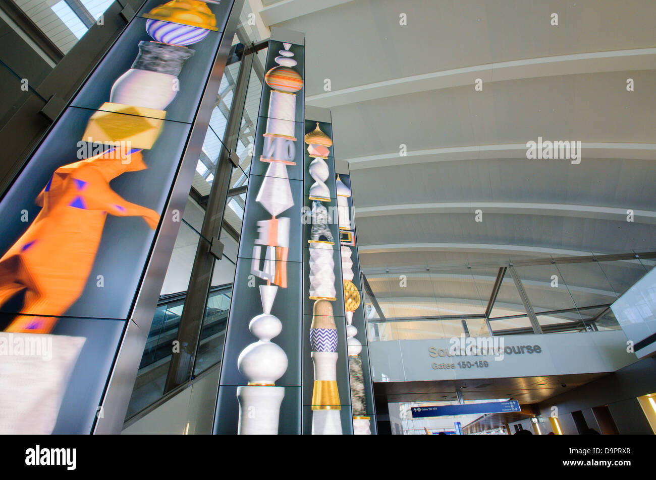 Nuovi portali le msi installato nel sud Concourse di Tom Bradley Internaional terminal presso l'Aeroporto Internazionale di Los Angeles Foto Stock