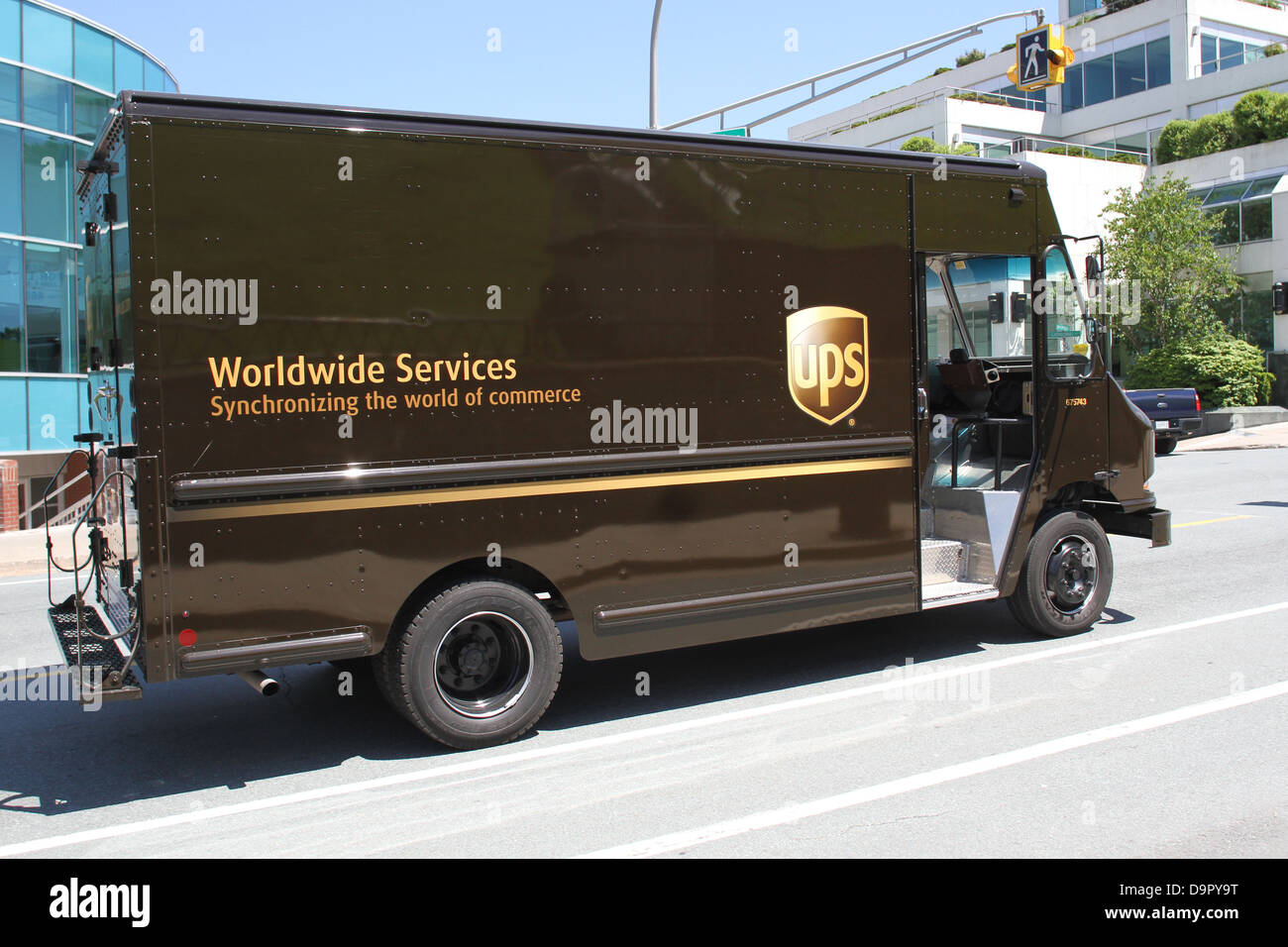 Un UPS consegna carrello downtown Halifax, Nova Scotia. Foto Stock