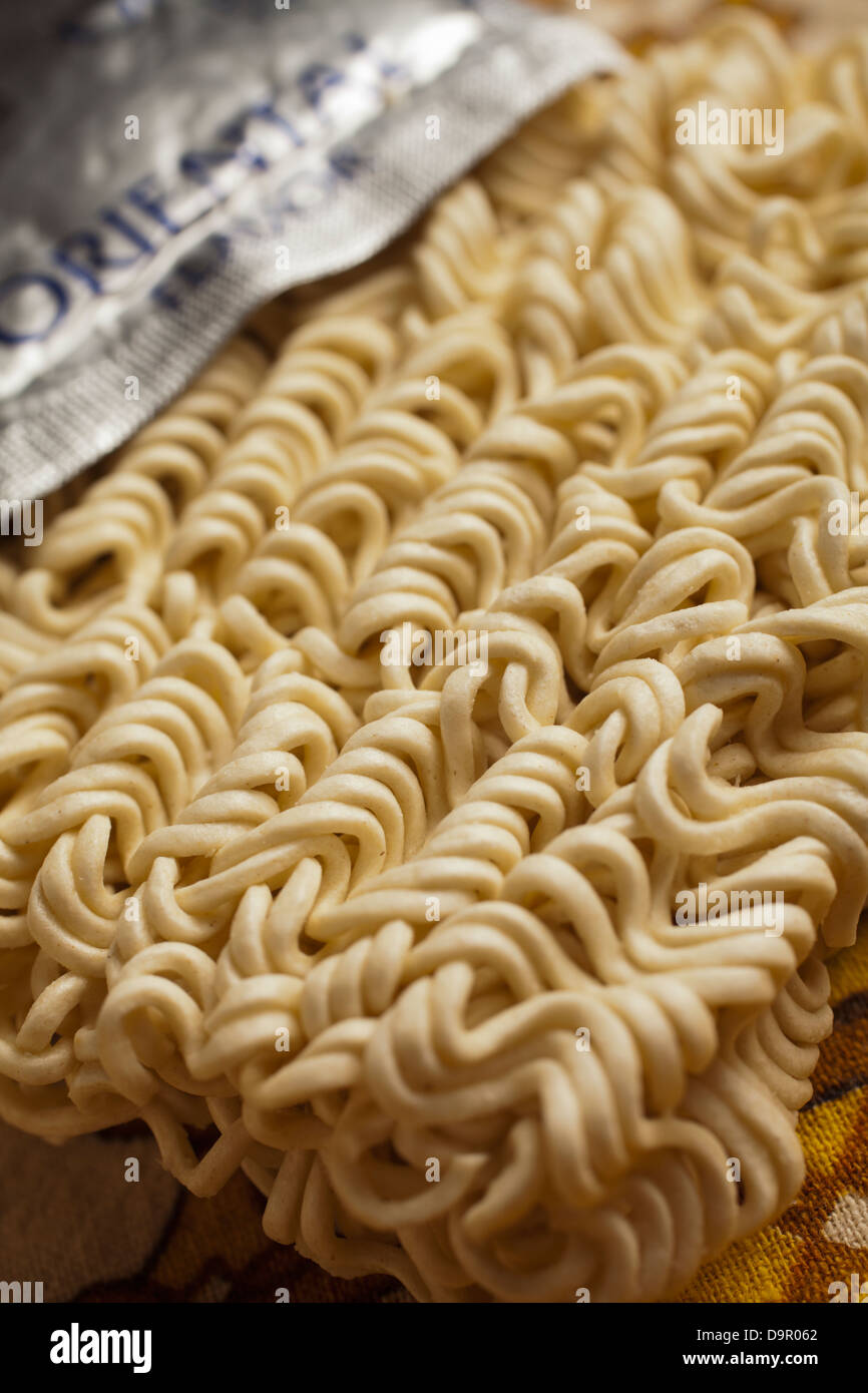 Non cotte istantanea a secco di spaghetti ramen Foto Stock