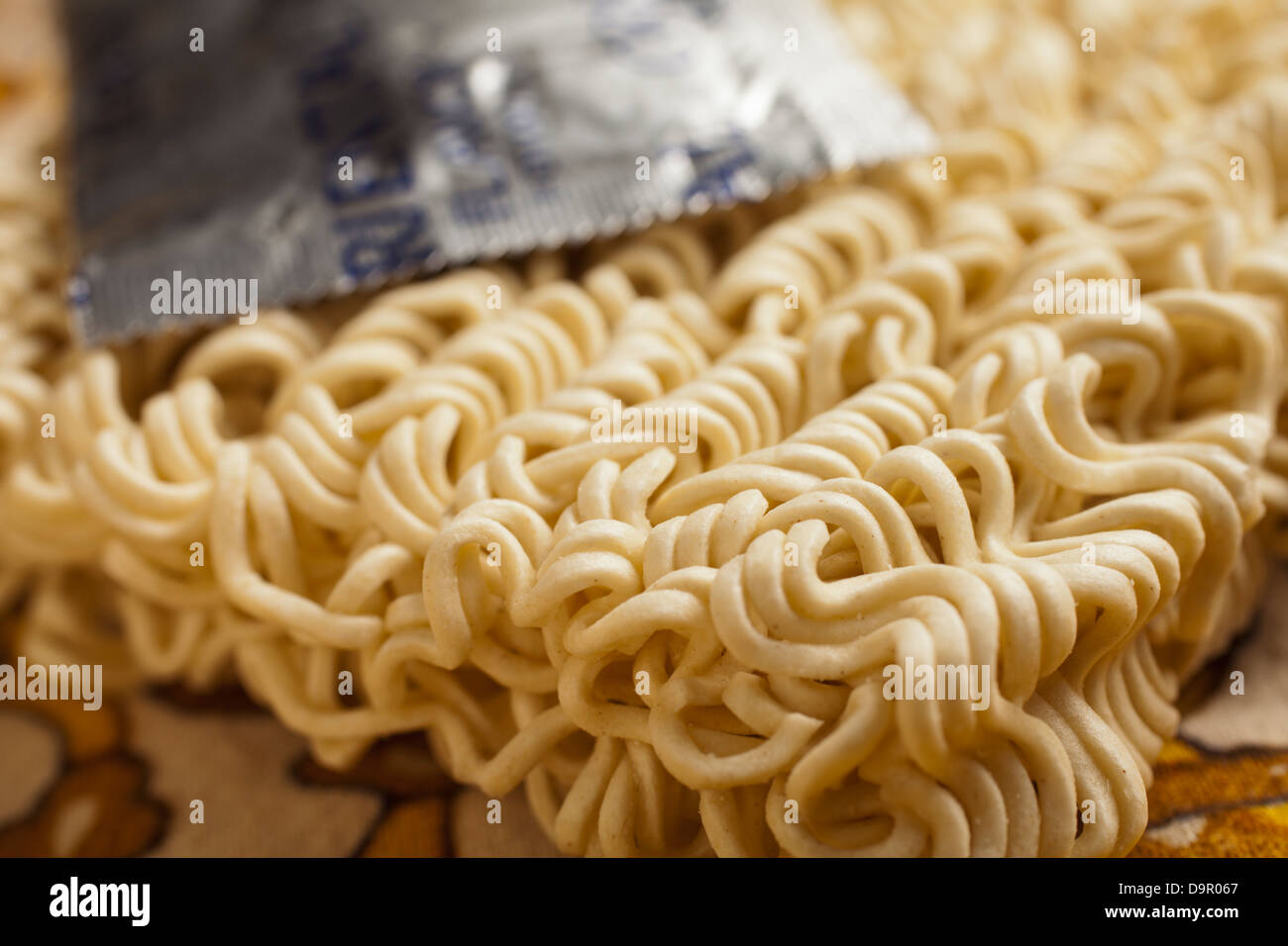 Non cotte istantanea a secco di spaghetti ramen Foto Stock