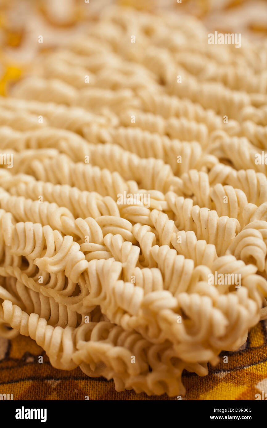 Non cotte istantanea a secco di spaghetti ramen Foto Stock