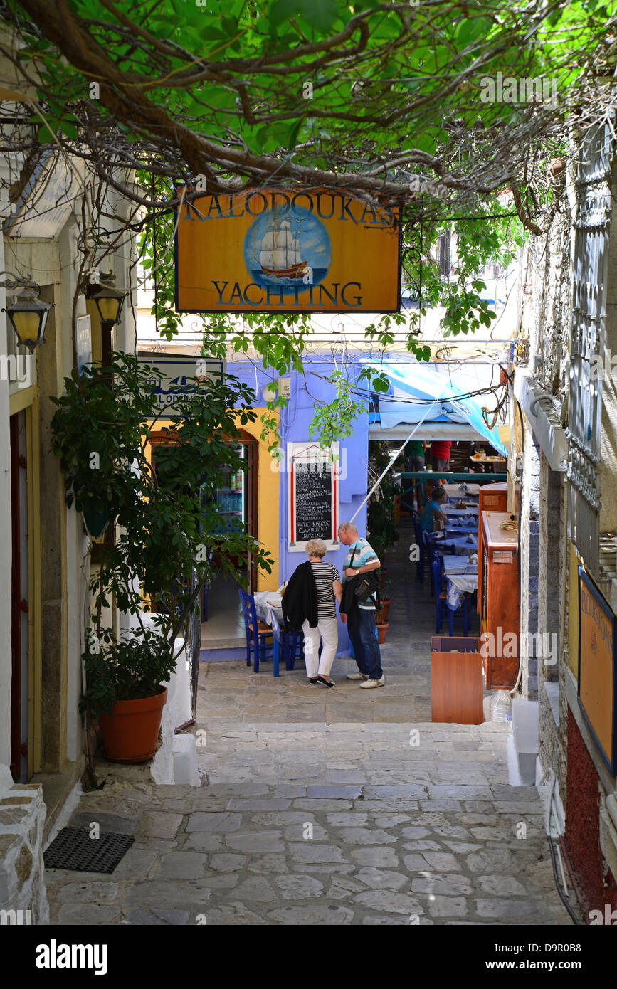 Scena di strada, Symi (SIMI), Rodi (Rodi) Regione, del Dodecaneso, Egeo Meridionale Regione, Grecia Foto Stock