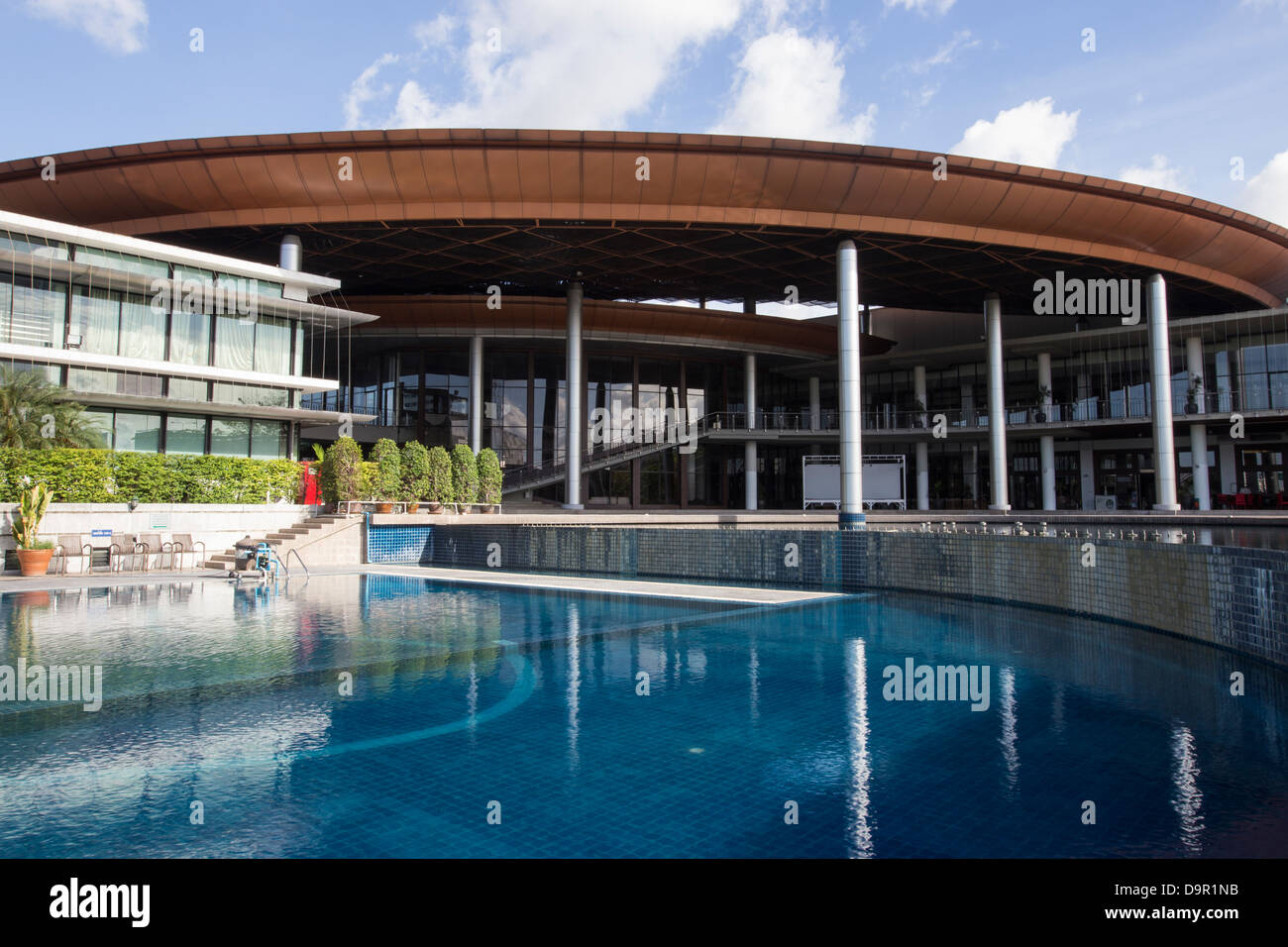 L'Esercito Club include una grande piscina, palestra, istruttori professionisti badmiten e pallavolo. Foto Stock L'Esercito Club include una grande piscina, palestra, istruttori professionisti badmiten e pallavolo. Foto Stock