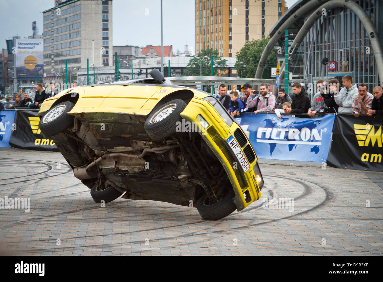 Auto stunt show. Car guida su due ruote. Katowice in Polonia. Foto Stock
