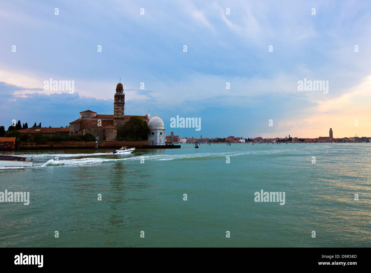 Edifici a waterfront, Venezia, Veneto, Italia Foto Stock