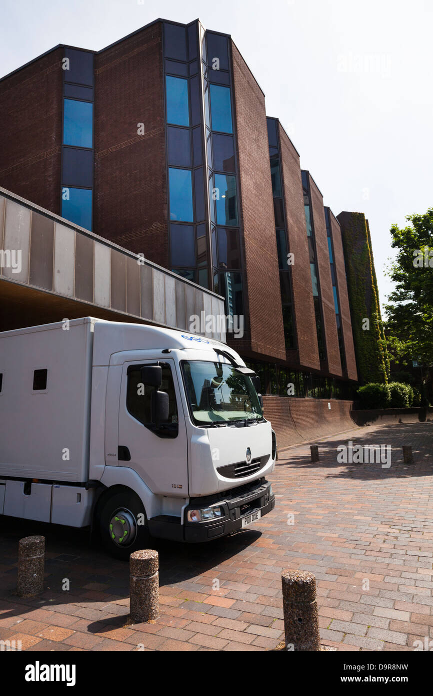 Prigioniero furgone di trasporto a Portsmouth Crown Court Foto Stock