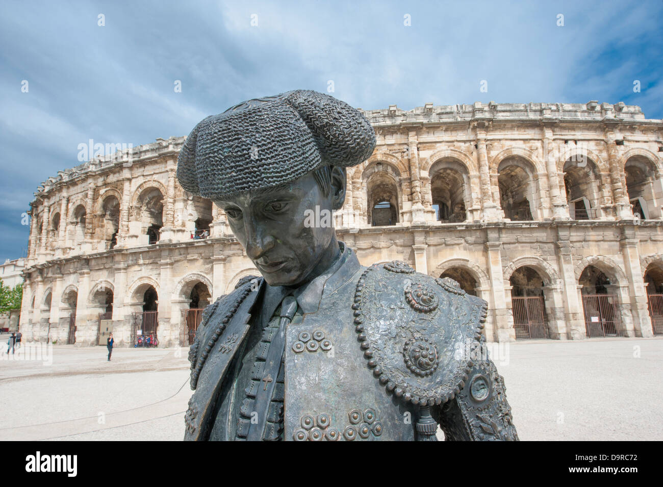 Statua del famoso combattente Nimeño di fronte a Les Arénes a Nîmes, Francia Foto Stock