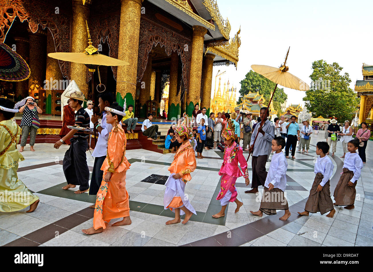 Shwedagon pagoda temple Yangoon Myanmar Foto Stock