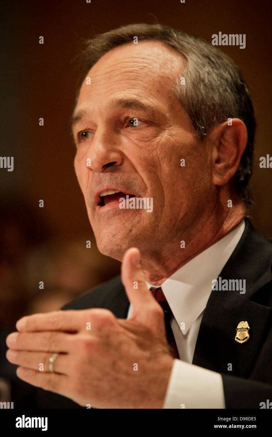 Il 16 novembre 2010, il Commissario del CBP Alan Bersin si è rivolto alla commissione per la sicurezza interna e gli affari governativi in merito alla sicurezza del trasporto aereo di merci. La sua testimonianza si è concentrata sulla messa in sicurezza del carico aereo contro potenziali minacce. Foto Stock