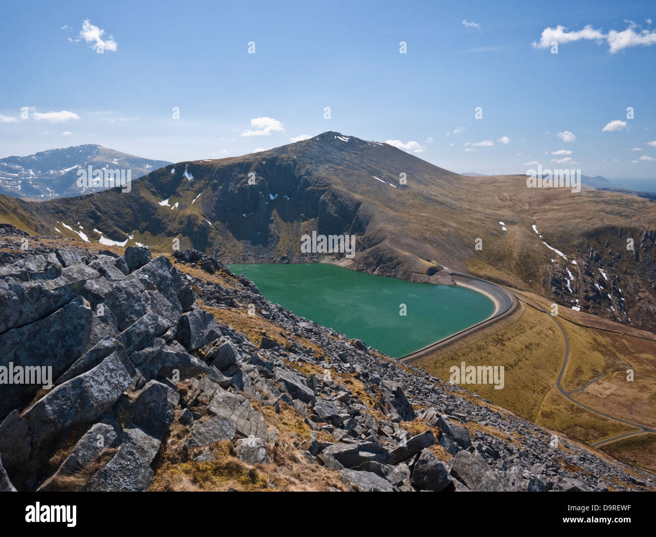 Marchlyn Mawr serbatoio, Dinorwig Pompò Deposito schema, accoccolato sotto Elidir Fawr in Snowdonia Y Glyderau montagne Foto Stock