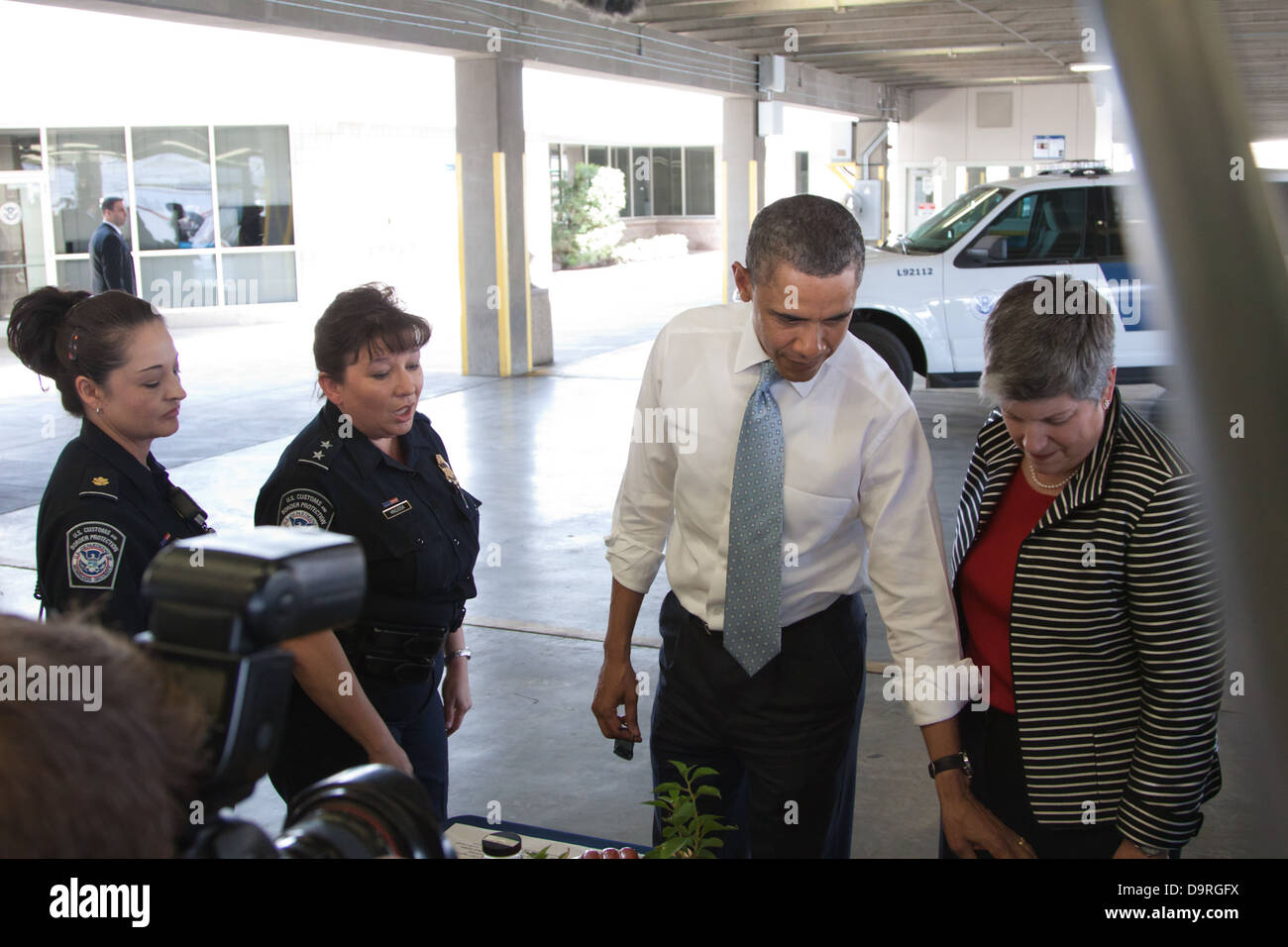 004 Il presidente Barack Obama & DHS Segretario Janet Napolitano Tour ponte di CBP delle Americhe (BOTA) in El. Foto Stock