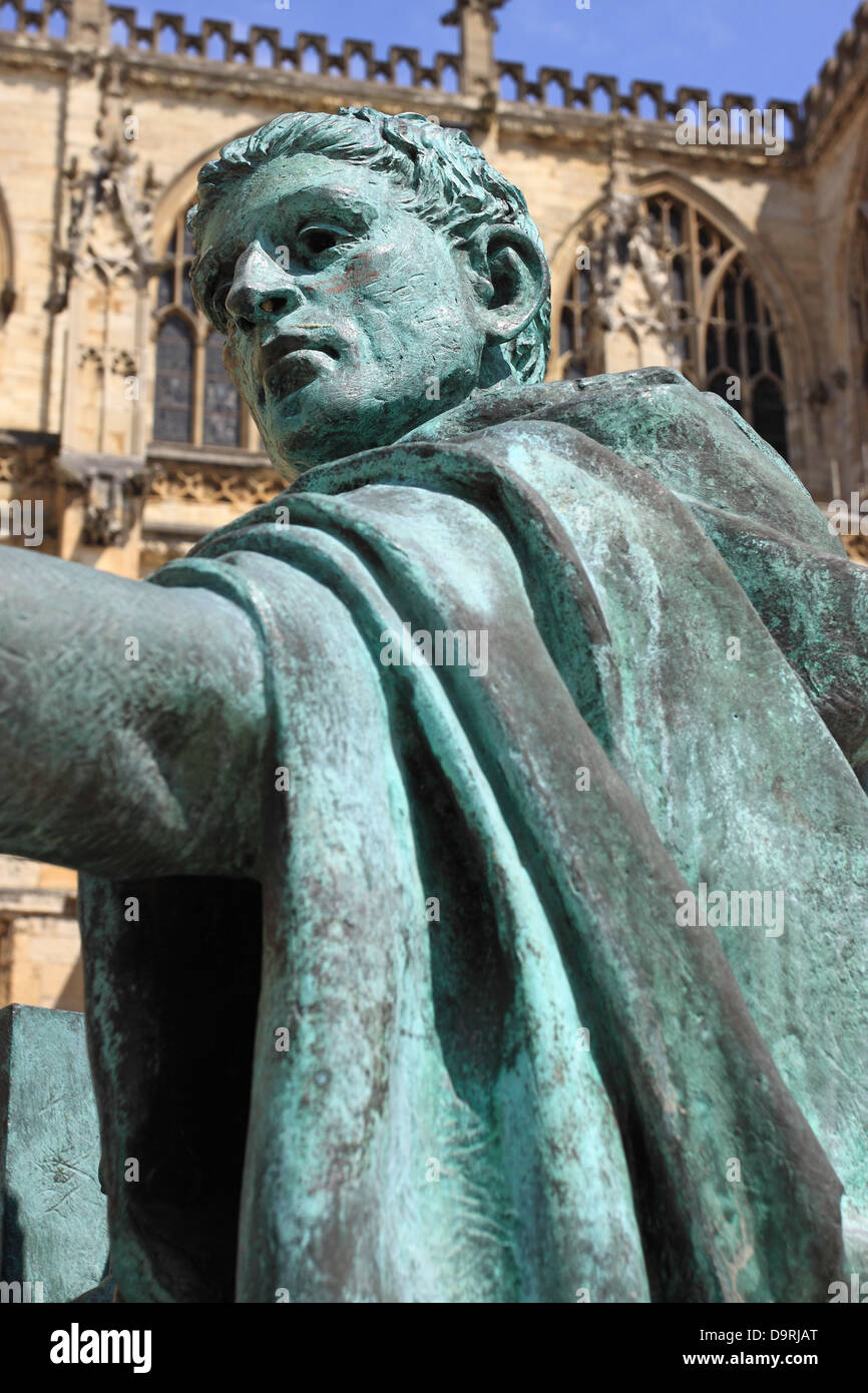 La statua di Costantino il Grande, l'imperatore romano che divenne imperatore mentre a York. Foto Stock