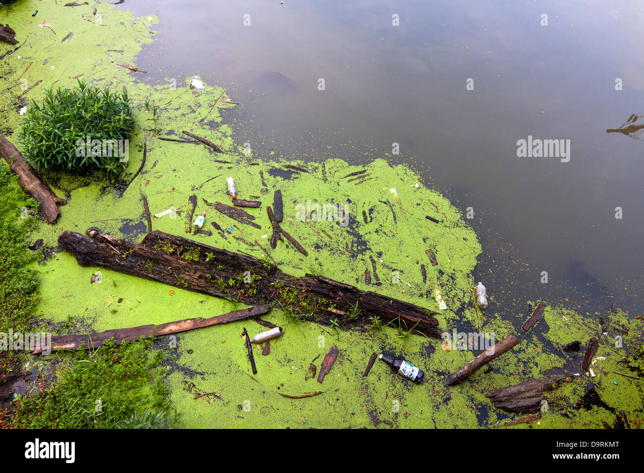 Inquinamento del fiume Scioto in Columbus, Ohio, Stati Uniti d'America. Foto Stock