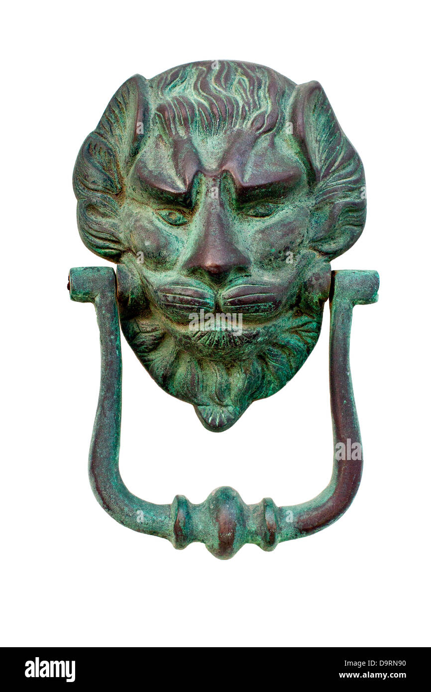 Ottone isolata testa Leone porta respingente Foto Stock