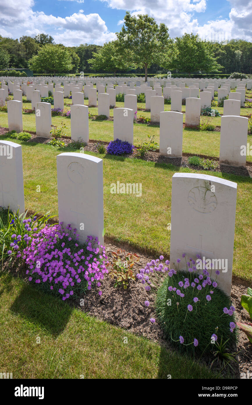 Dozinghem cimitero militare per la prima guerra mondiale uno soldati britannici a Westvleteren, Fiandre Occidentali, Belgio Foto Stock