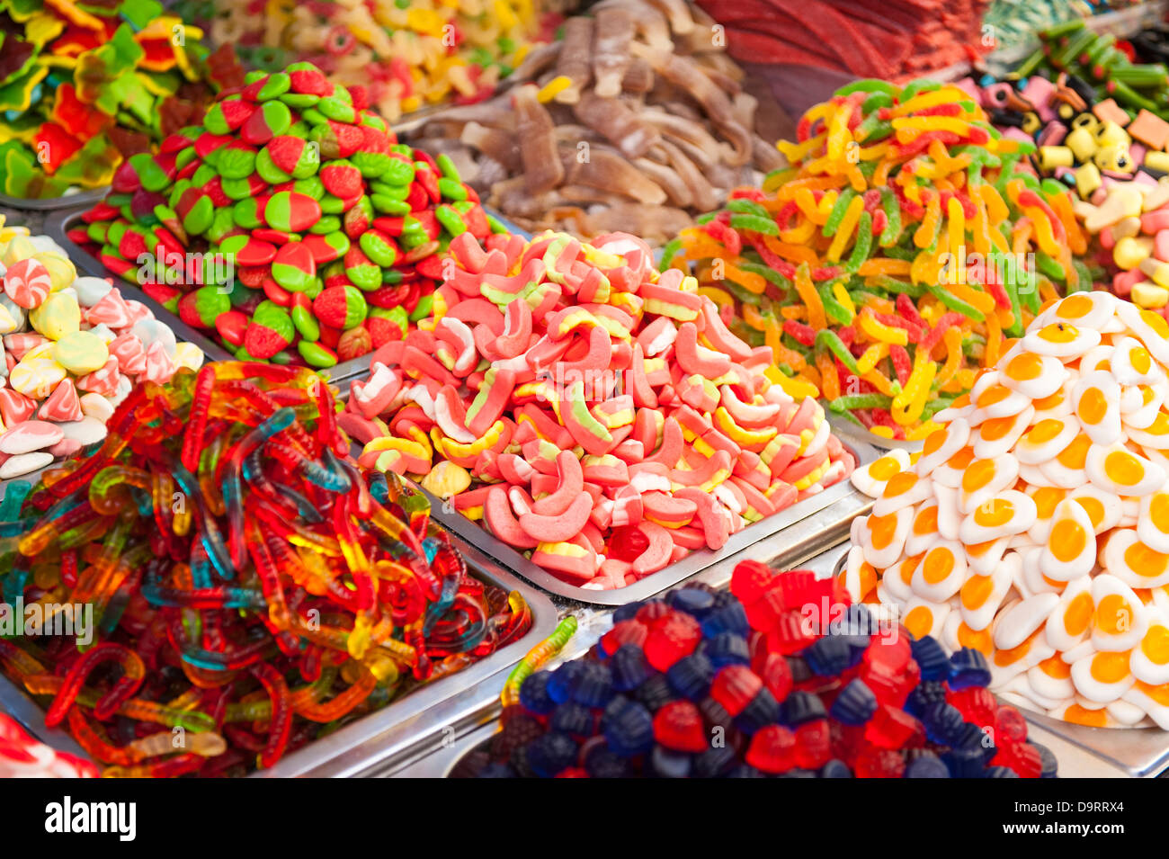 Israele Tel Aviv Jaffa Yafo mercato Carmel penny dolce gelatina di gomma jella stallo candy shop store pile Foto Stock