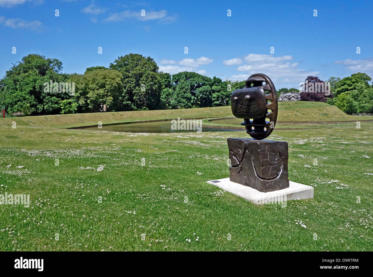 La scultura al Laghetto a Scottish Galleria di Arte Moderna Edimburgo in Scozia Foto Stock