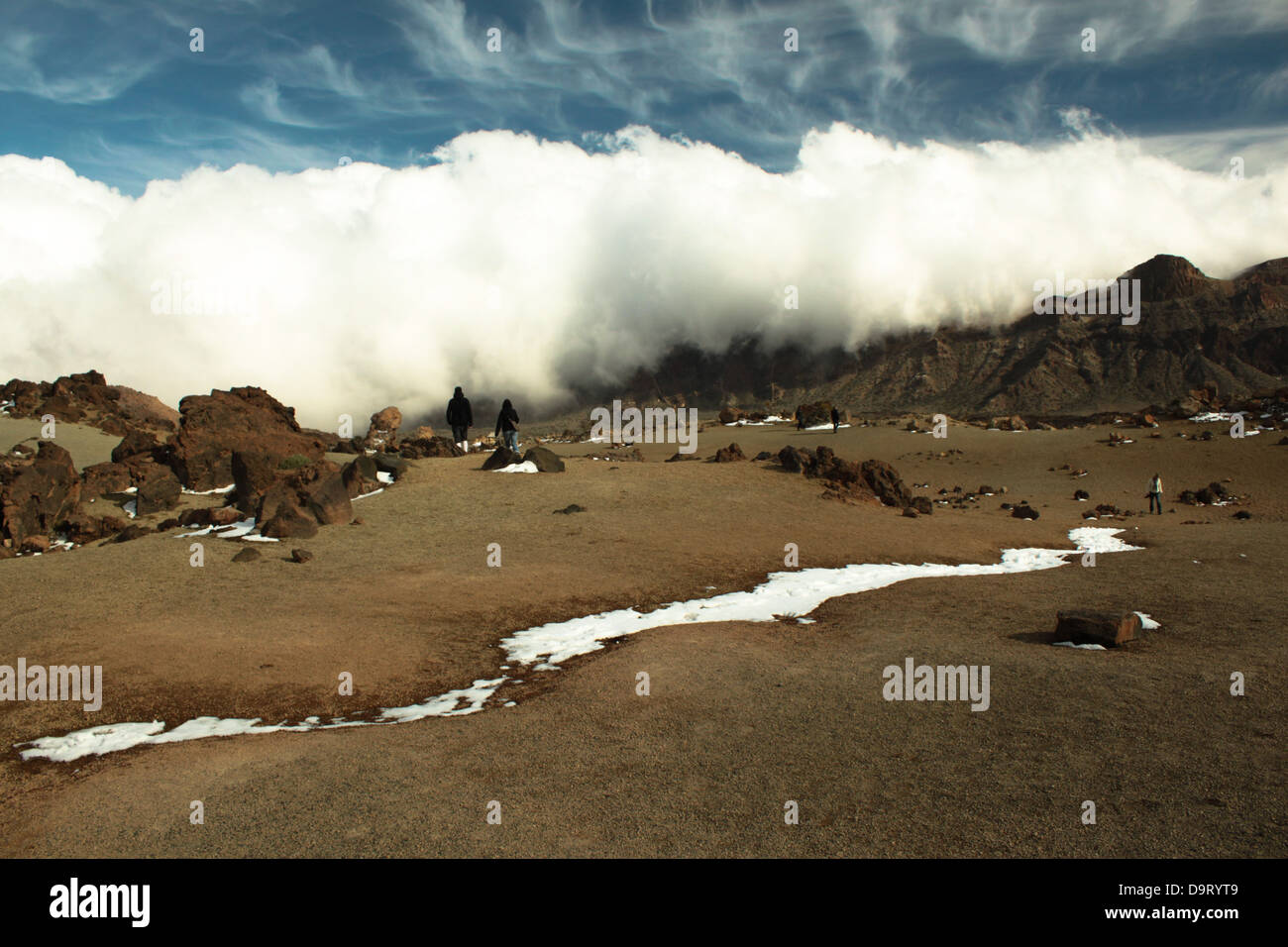 Un nuvole overcasting le montagne intorno a Pico del Teide Tenerife, Isole Canarie Foto Stock