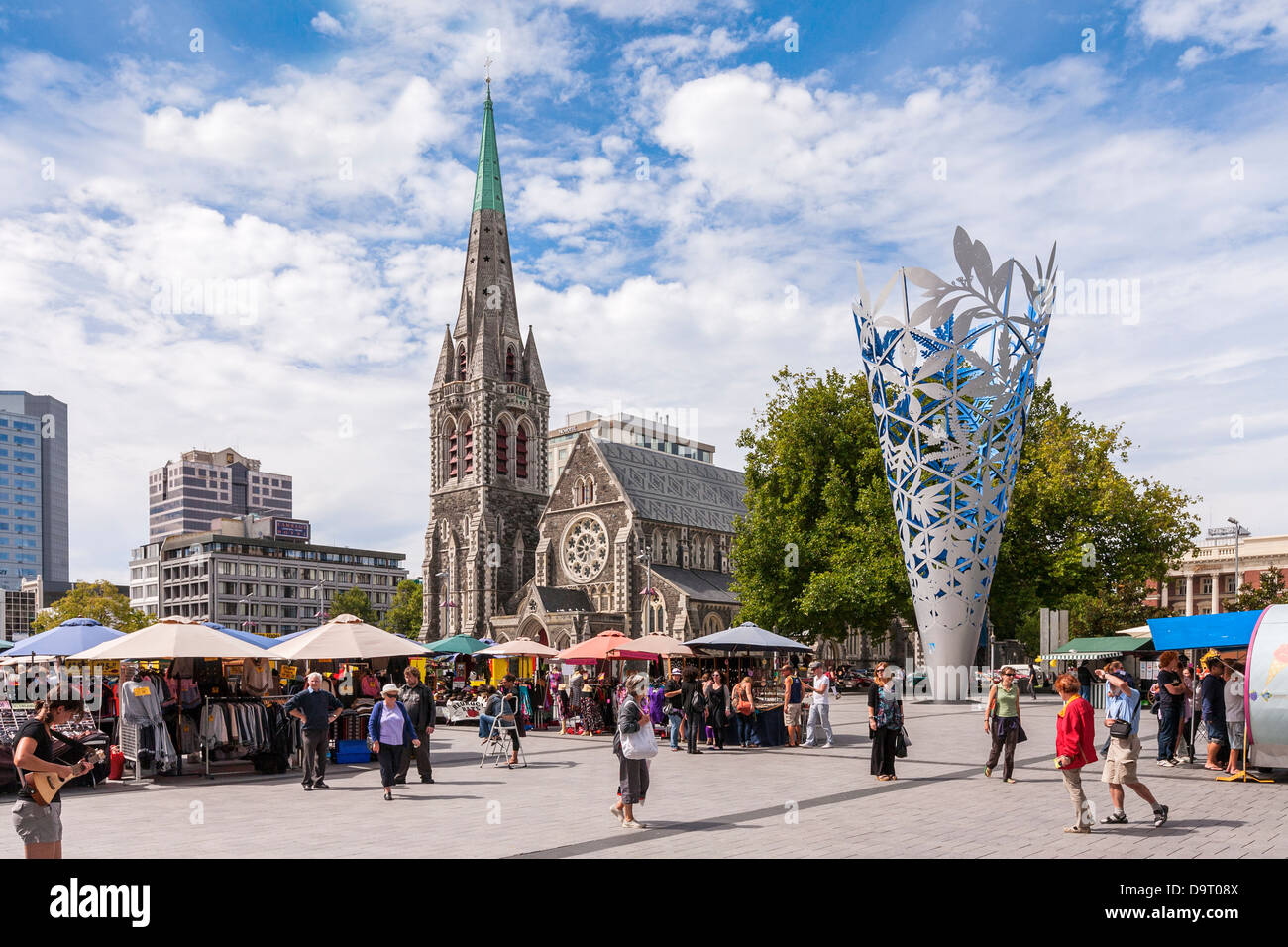 Mercato rionale in Piazza del Duomo, Christchurch, Nuova Zelanda. Preso il Feb 18 2011, quattro giorni prima che la città è stata colpita da... Foto Stock