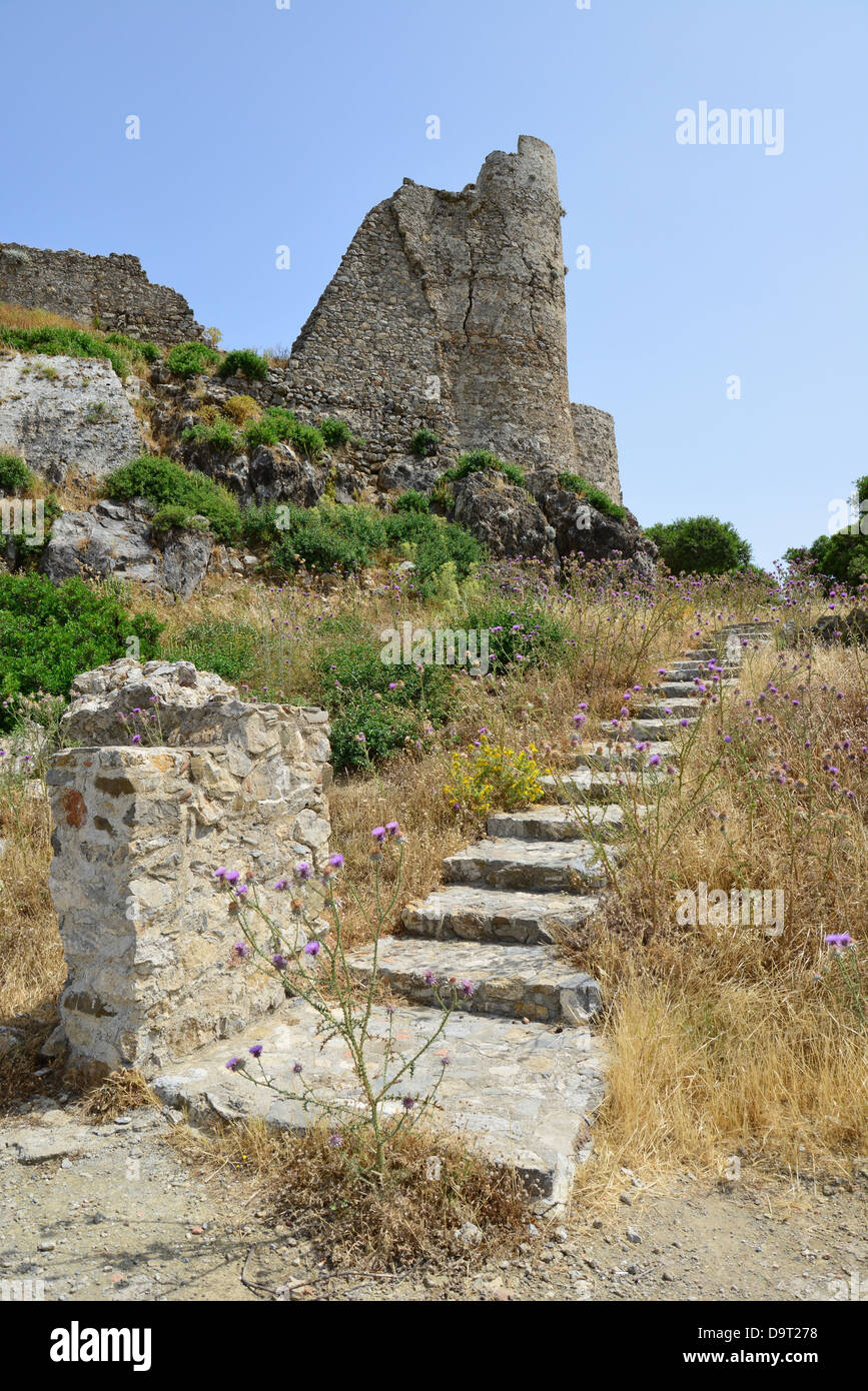 Passi per le rovine del castello di Asklipieio, Asklipio, Rodi (Rodi), del Dodecaneso, Egeo Meridionale Regione, Grecia Foto Stock
