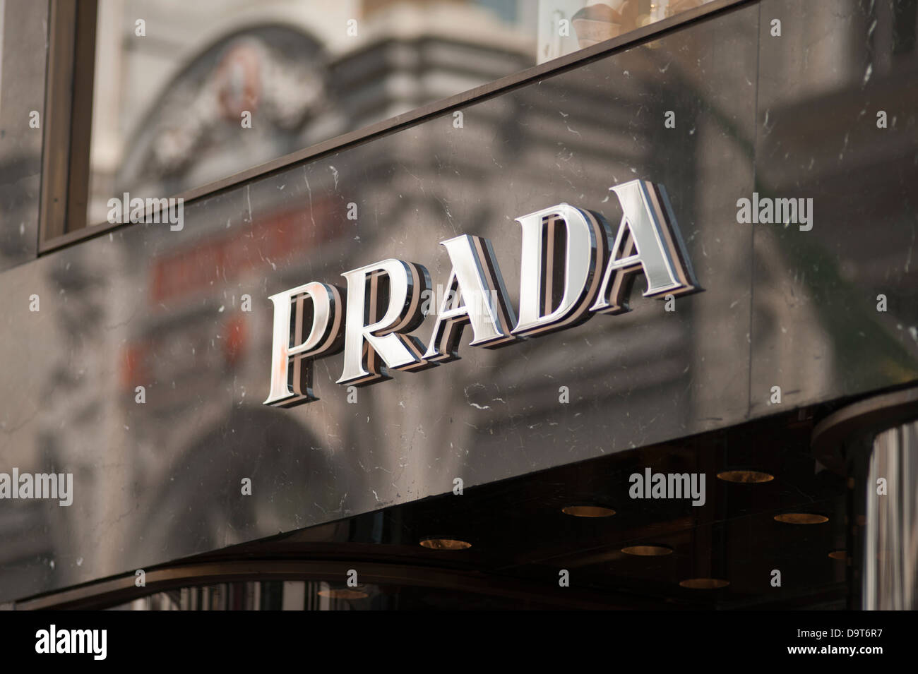 Prada fashion shop logo in Old Bond Street, London W1 Foto Stock